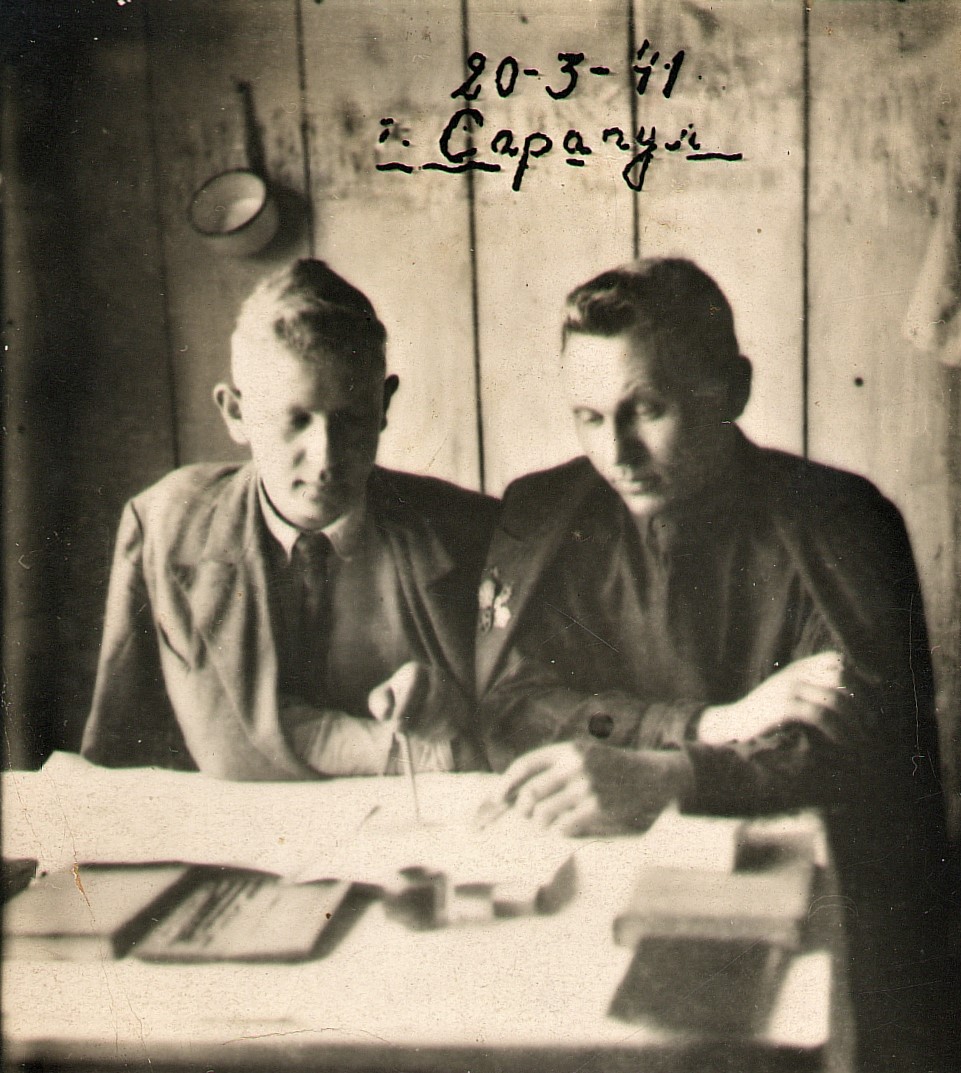 Леонид Иванович Матыцин (слева) МИКСП. Ф. НВ-11861-88