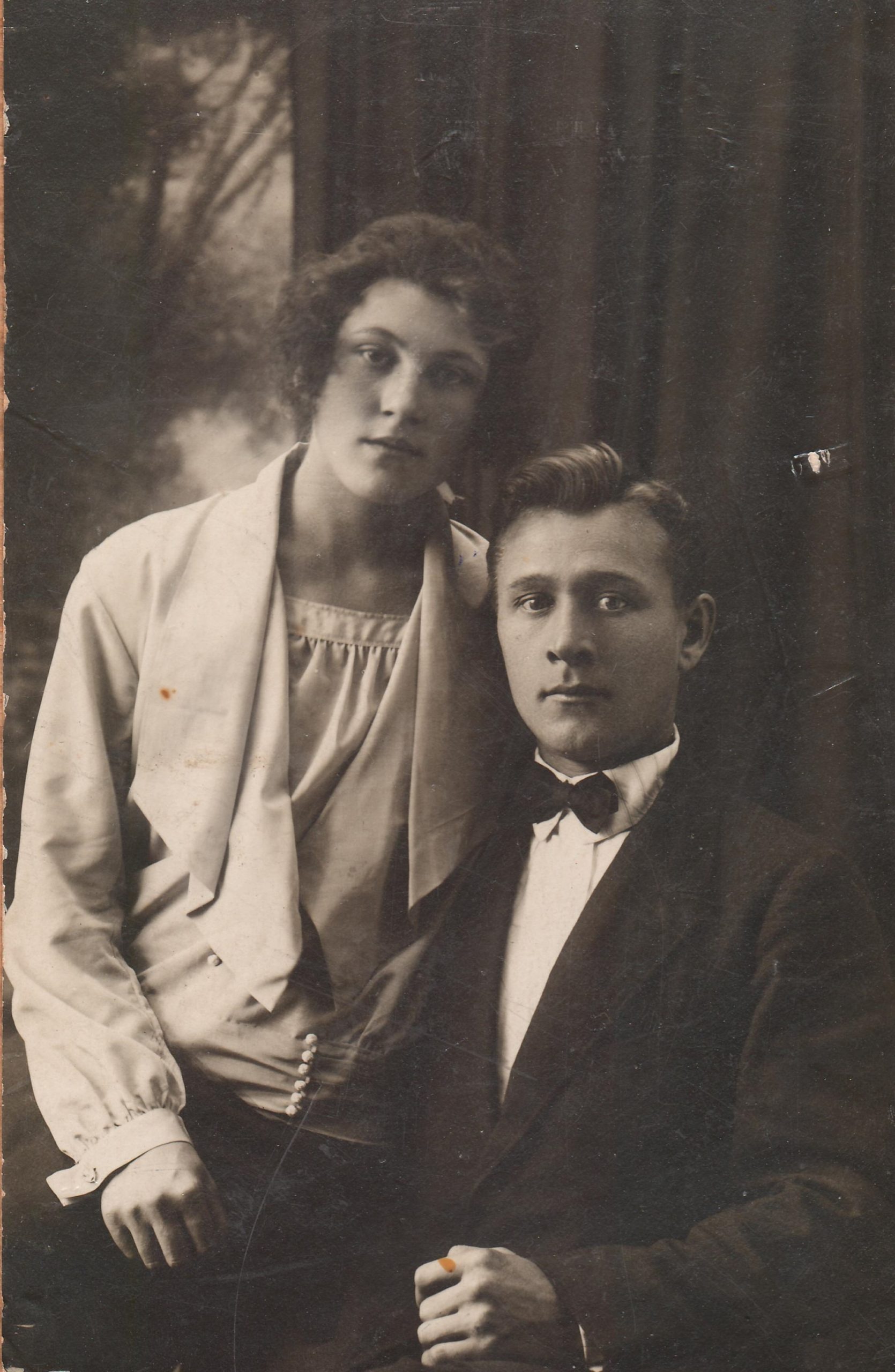 Михаил Александрович Мальков с женой Александрой Иосифовной (предположительно 1932 г.)