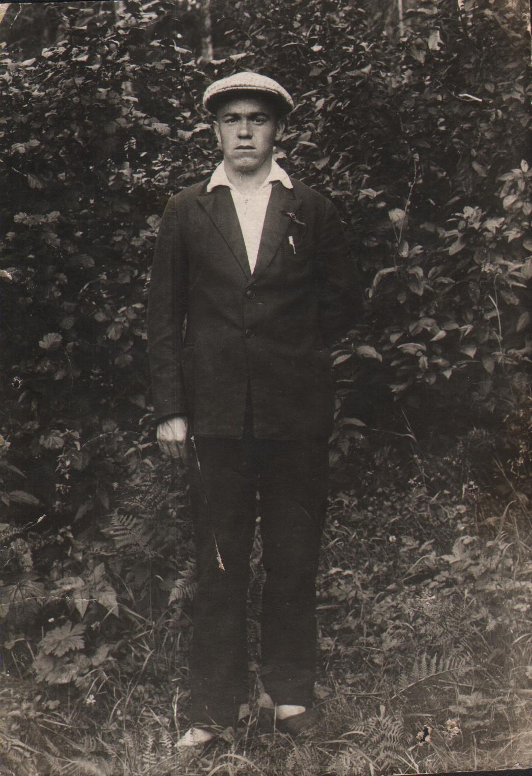 Леонид Федорович Быков. Довоенное фото из семейного архива