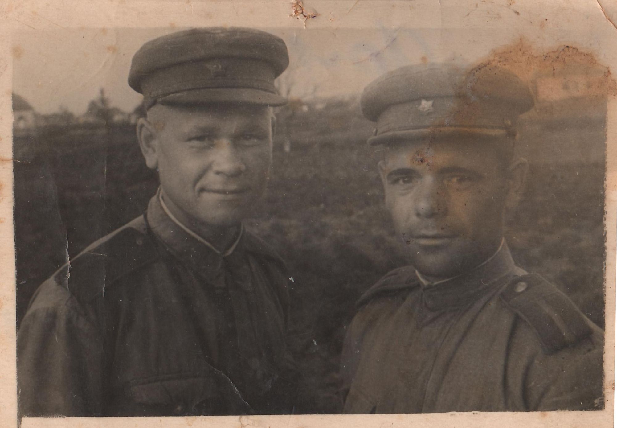 Алексей Иванович Кондаков (слева), июль 1943 г. Фото из семейного архива