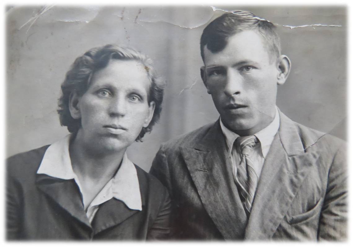 Константин Федорович Котельников. с женой Варварой Ивановной. Сарапул, 1940-е гг.
