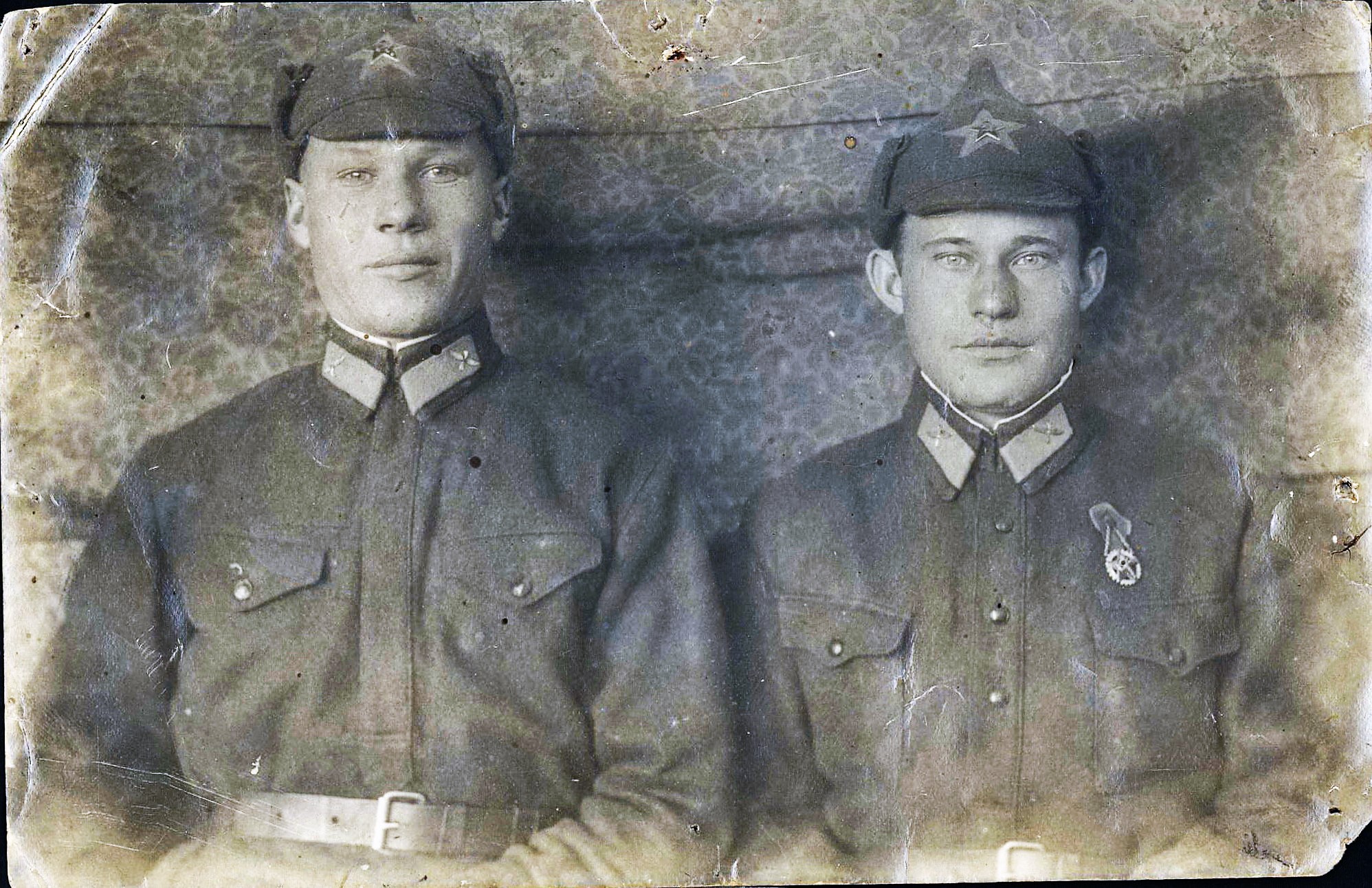 Геннадий Малышкин справа, 1936г. Семейный архив племянницы Л.И.Юшковой