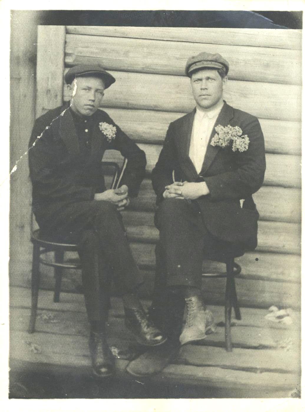 Виктор Федорович Исупов (справа). Семейный архив М.А. Бухариной, г. Сарапул