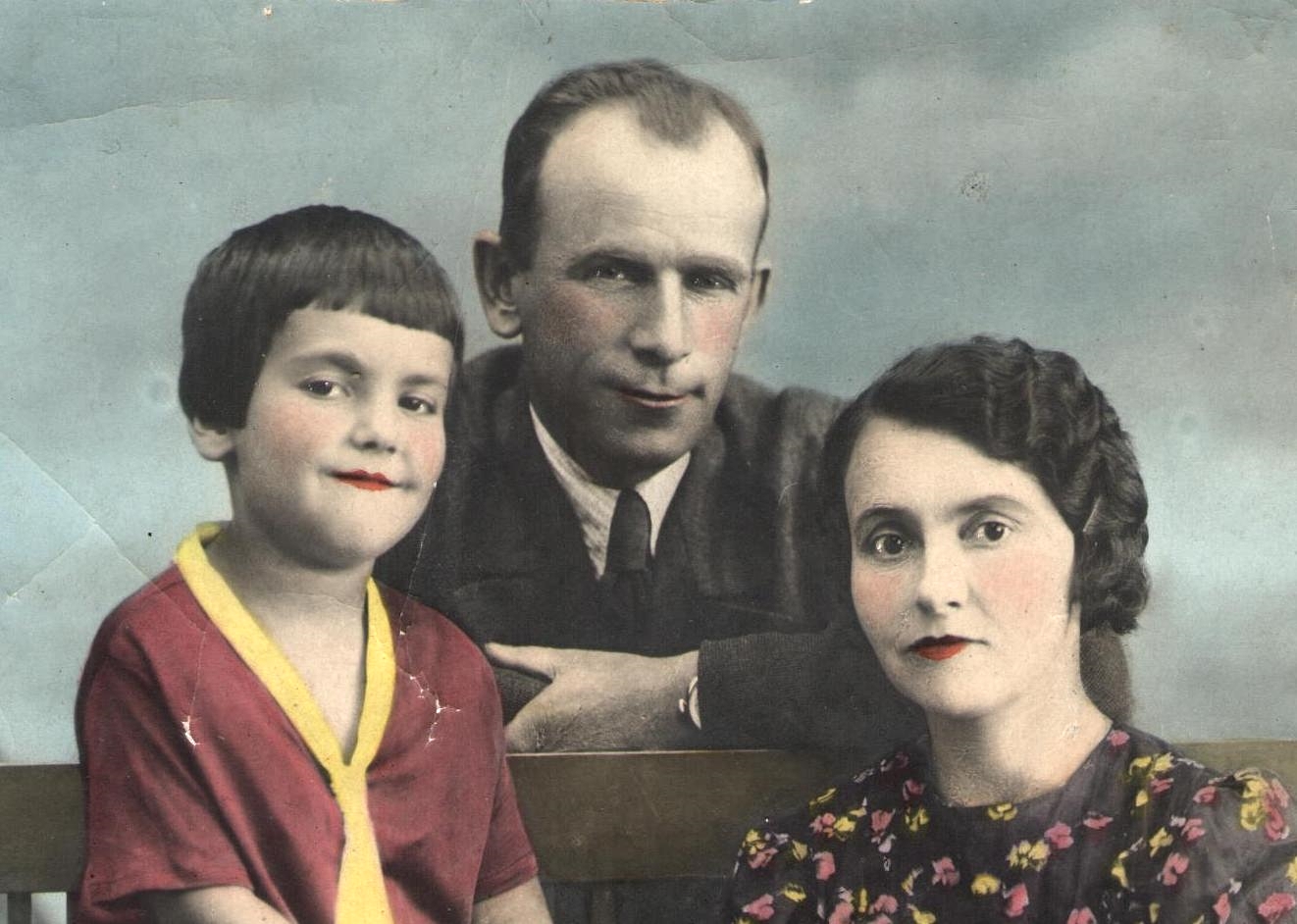 Сергей Маркелович Коцубинский с женой и дочерью Ираидой, 1941 г. Фото из семейного архива