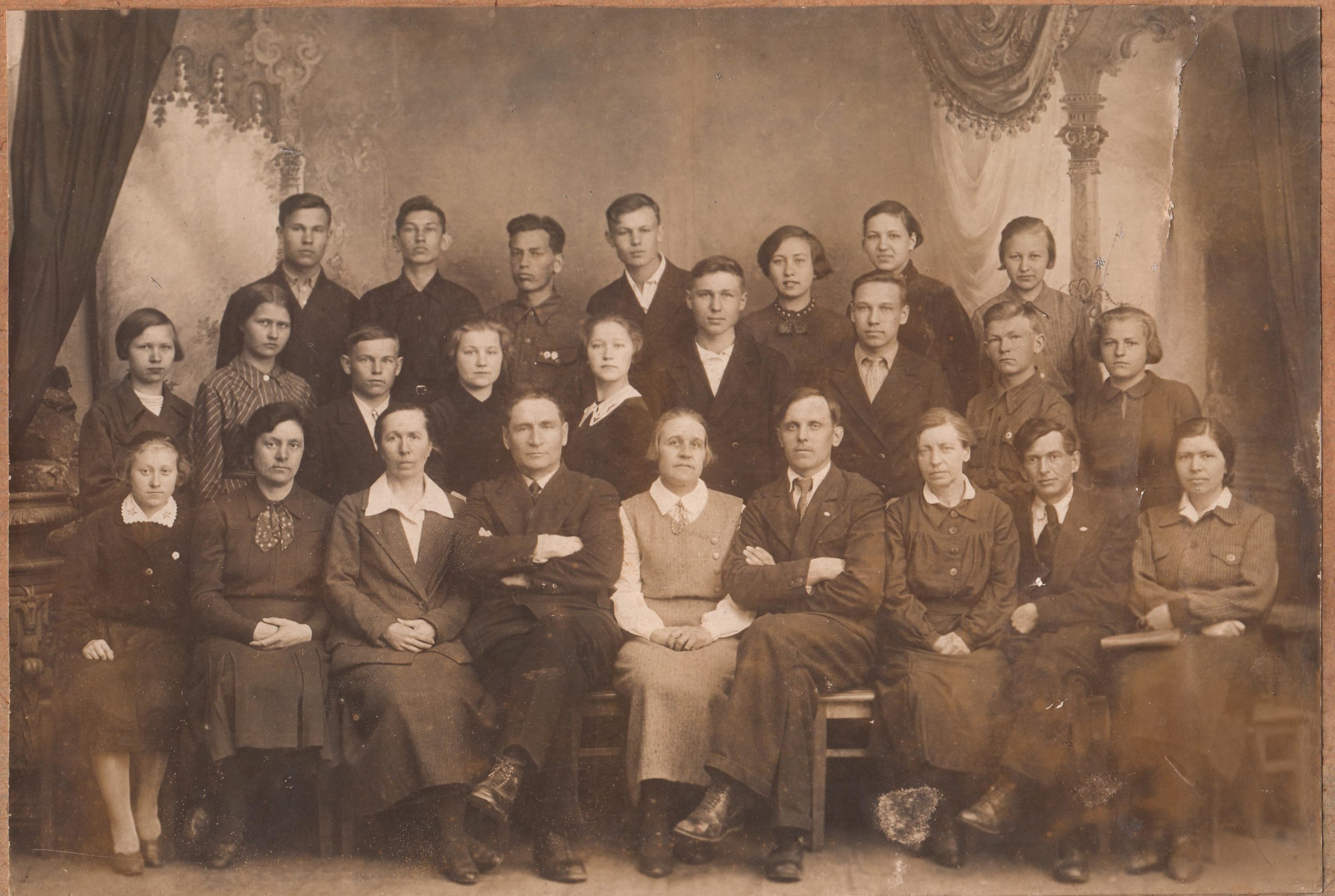 Сарапульская школа №2, 10«б» класс, 03.05.1941. Г. Замараев во 2-м ряду в центе. Семейный архив И.М. Чепкасова