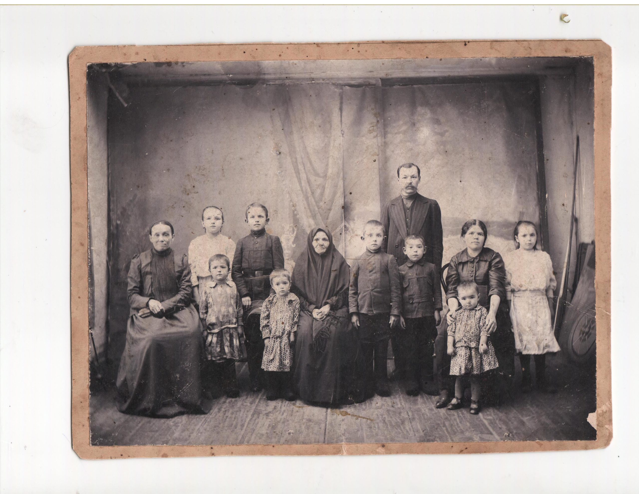 Семья Будиловых. Фото из личного архива Г.В.Гусейновой