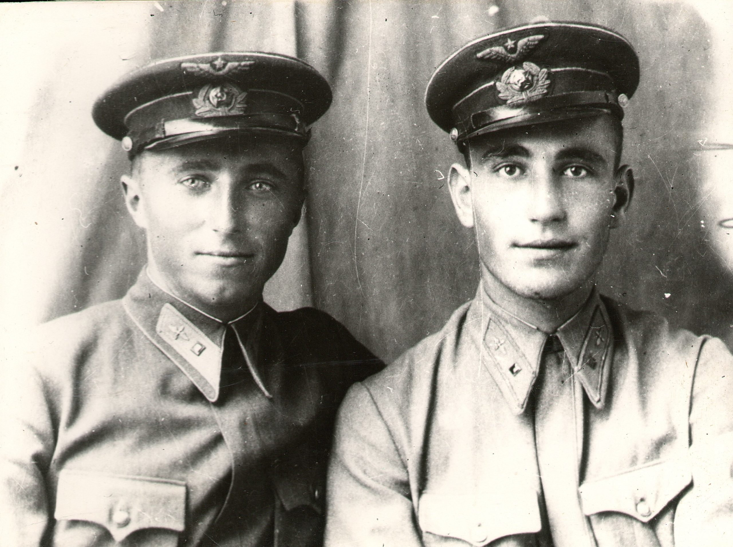 Юрий Дмитриевич Медянников (слева). МИКСП. Ф.НВ-11861-89