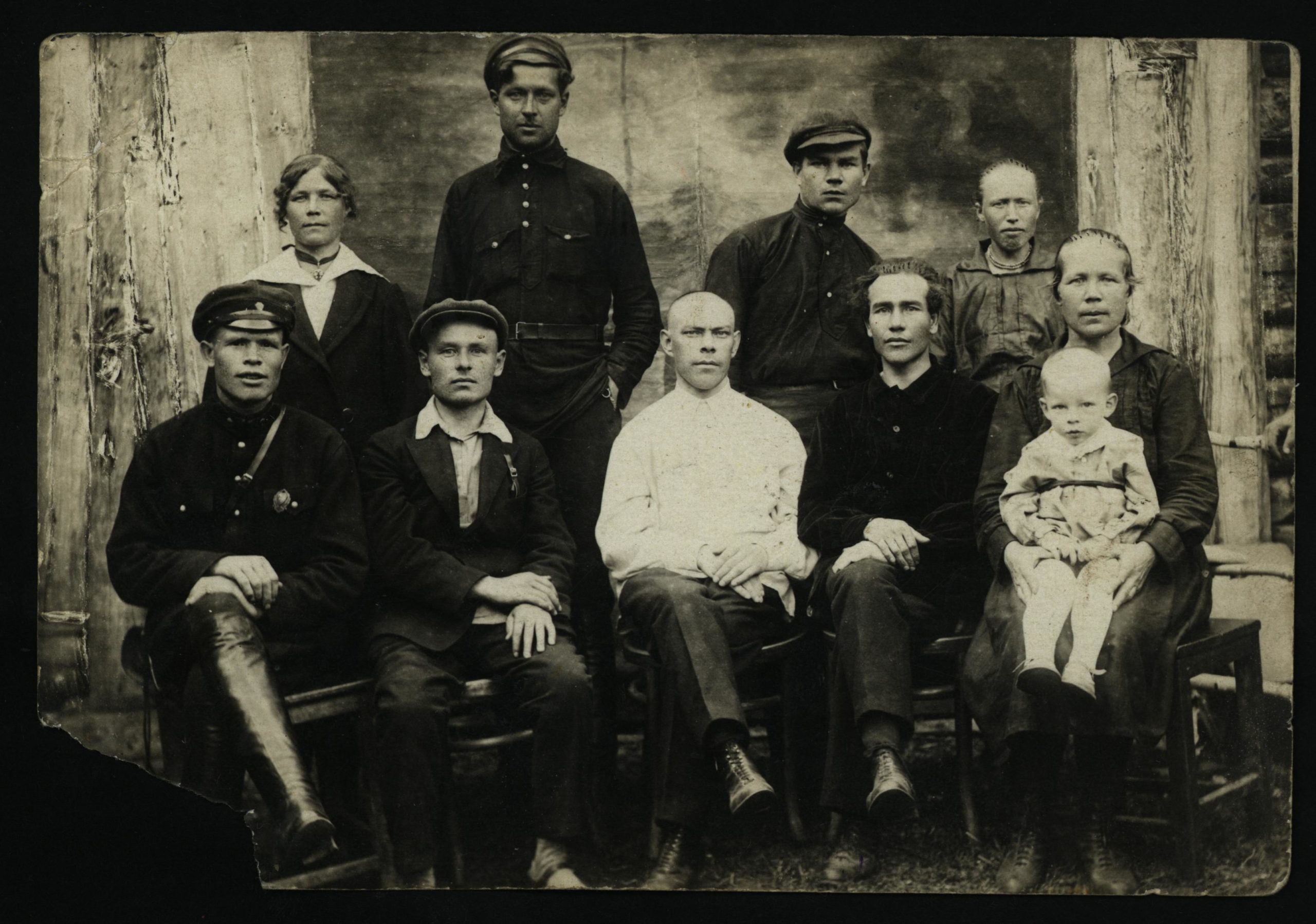 Иван Григорьевич Мымрин,  сидит 3-й слева, 1930-е годы. Семейный архив