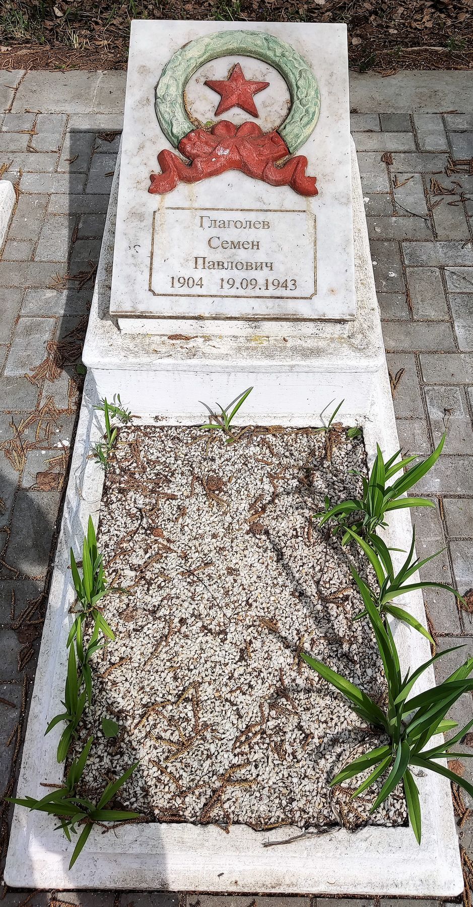 Надгробный памятник на мемориальном захоронении
