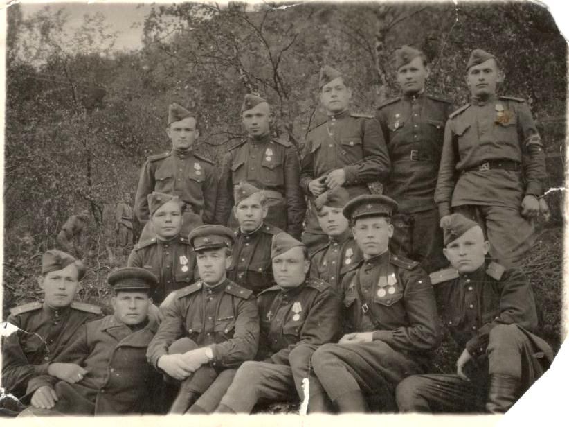 Норвегия, 1945г. В.К. Дериглазов в первом ряду четвертый слева. Электронный архив «Удмуртия для Победы»