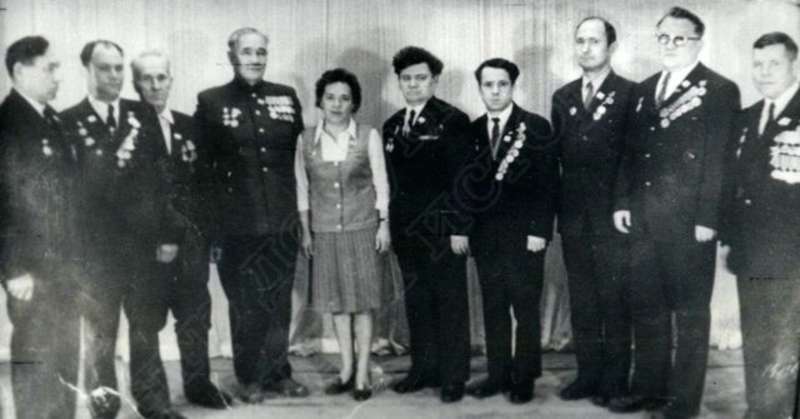Встреча ветеранов партизанского движения. Сарапул, 24.10.1973 (Мартюшев Н.П. 2-й слева). Фото-каталог архивного фонда УР. Ф. 4935, оп. 2, д. 964