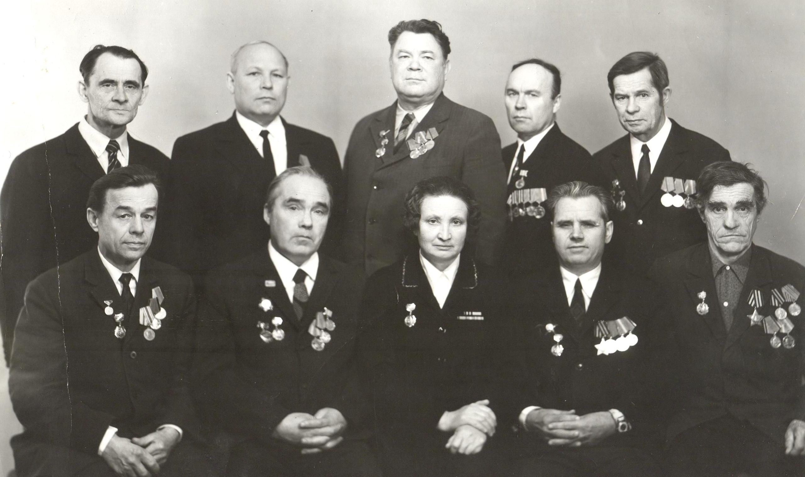 Ветераны Сарапульского радиозавода, Л.А. Широков стоит 1-й справа