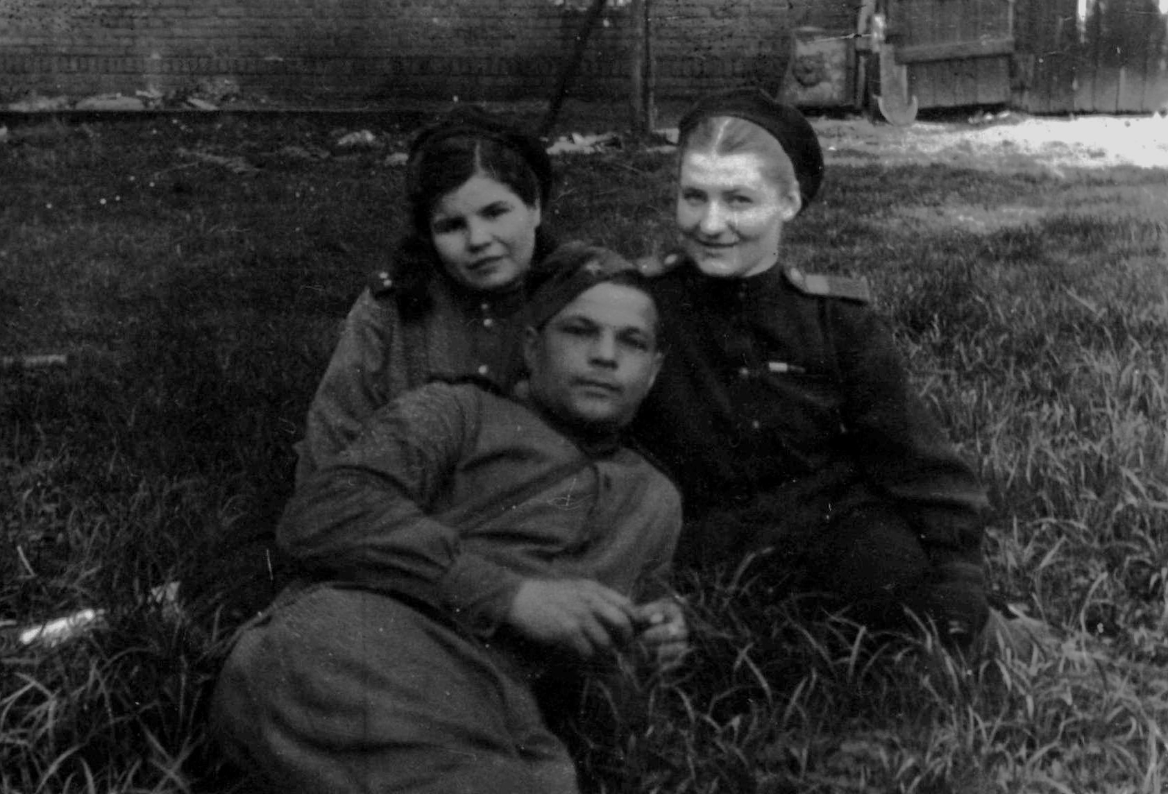 Тепляков М.П. с однополчанами